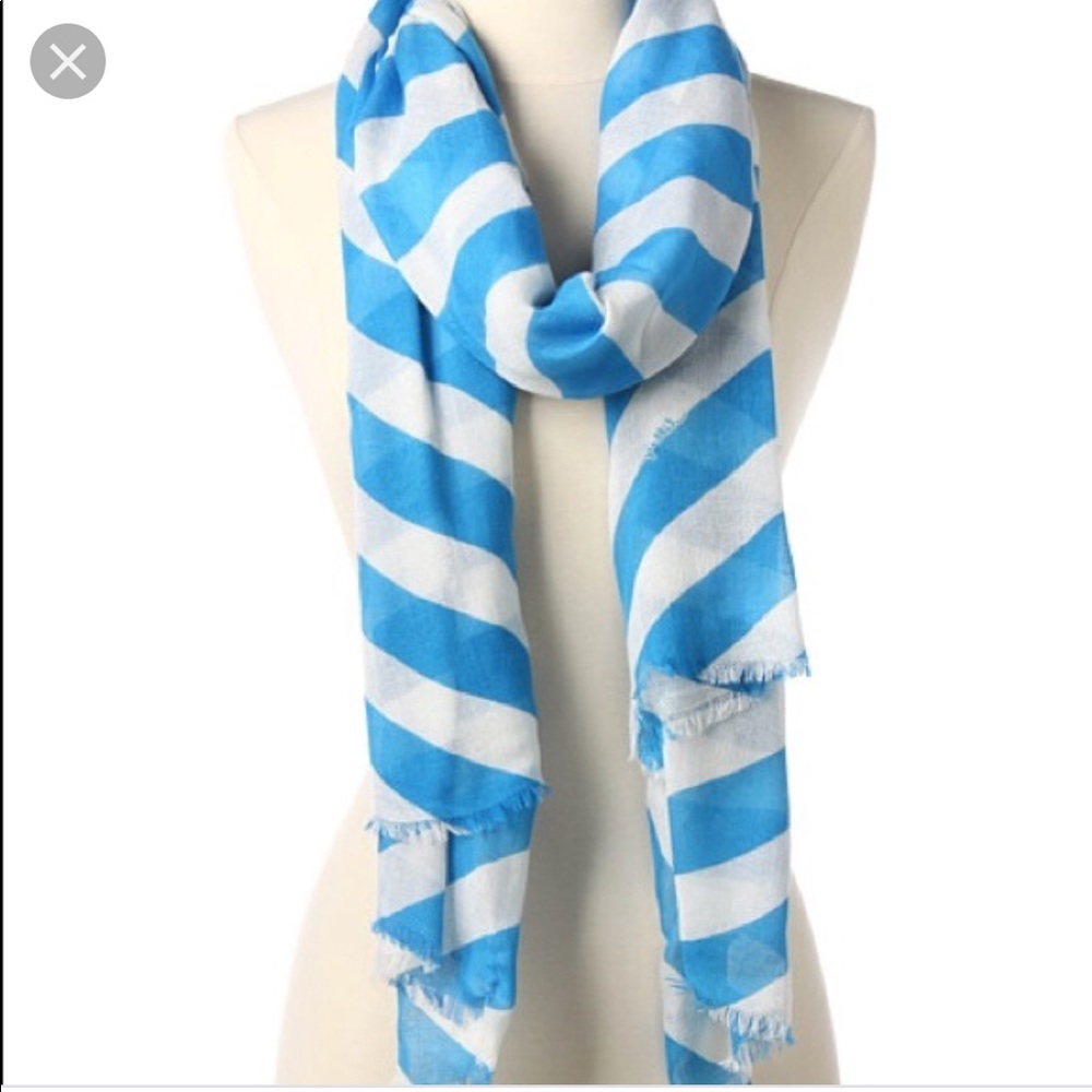 Like new - never worn Lilly Pulitzer scarf 💜